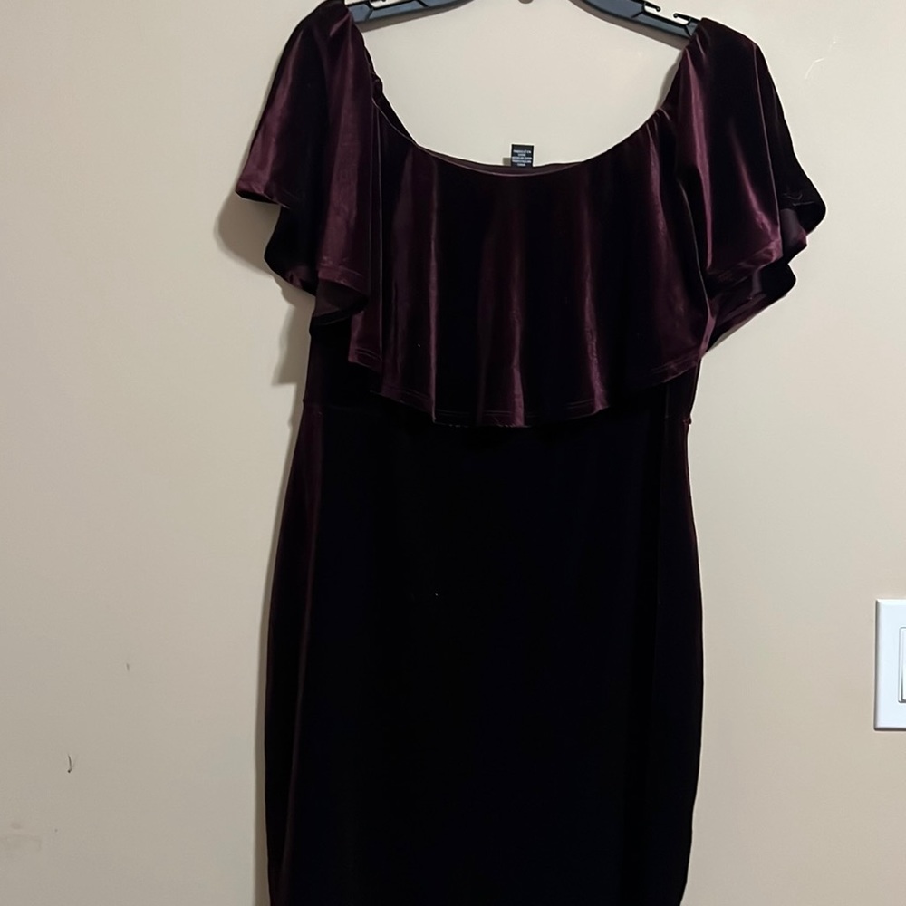 Forever 21 plus size purple velvet dress. Size 0X. Off the shoulder style.